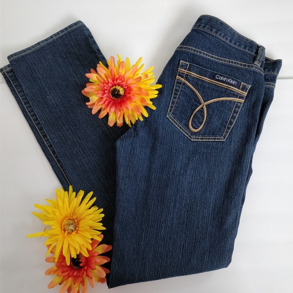 LIKE NEW Calvin Klein dark wash skinny jeans!